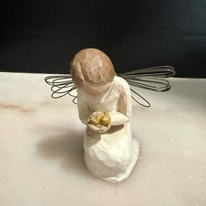 2002 Demdaco Susan Lordi Willow Tree Angel - Angel of Miracles Figurine 26097